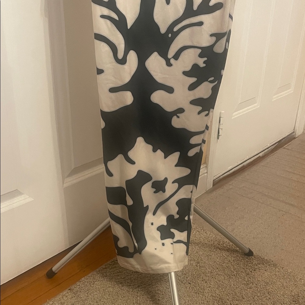 Green and White Patterned Dress - Picture 4 of 8